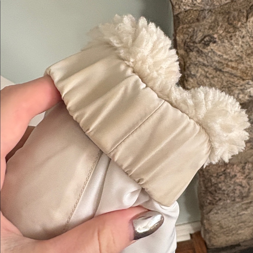 Alo Reversible Sherpa Windbreaker - Picture 7 of 13